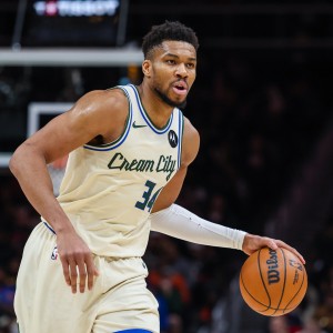 半岛体育APP-美记：篮网休赛期差点得到字母哥 现在仍然对他感兴趣